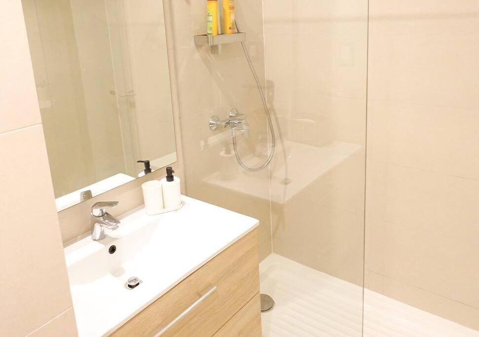 Depto Premium A Pasos Del Parque Arauco Con Aire Acondicionado Apartamento Santiago