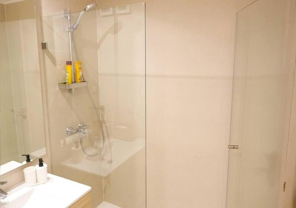 Depto Premium A Pasos Del Parque Arauco Con Aire Acondicionado Apartamento *