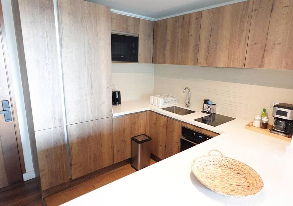 Depto Premium A Pasos Del Parque Arauco Con Aire Acondicionado Apartamento *